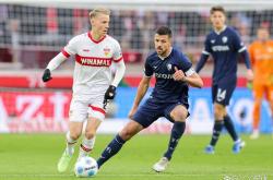 kaiyun·(中国)官方网站包含斯图加特迎德国杯关键赛；转会期门线救险；气氛紧张；球探报告显示潜力的词条