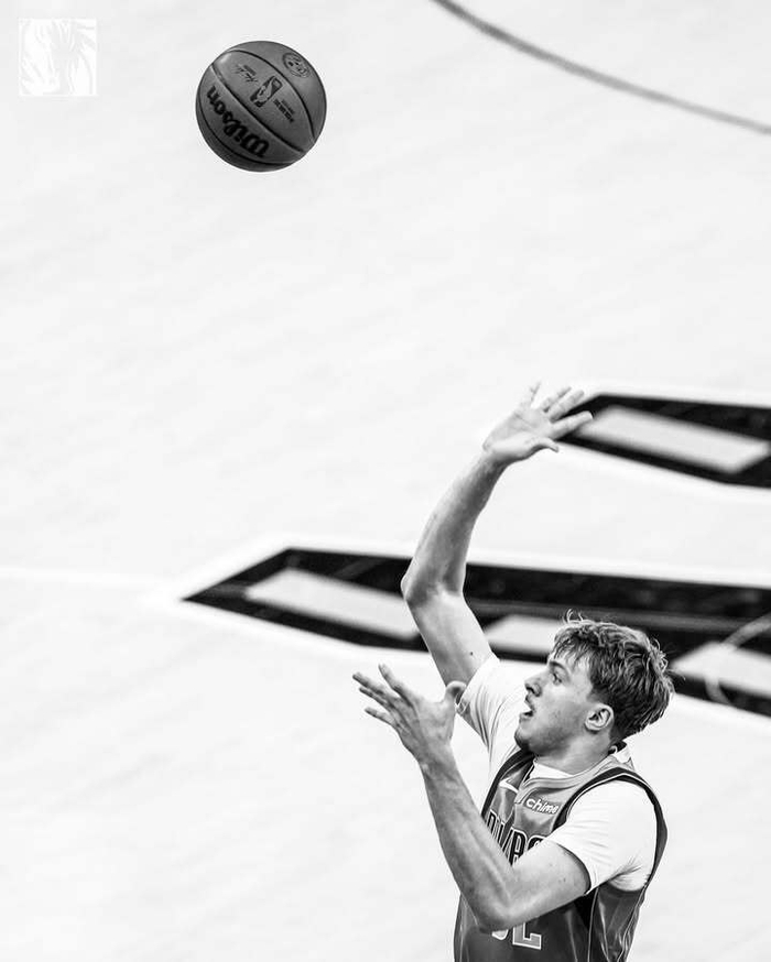 达拉斯独行侠围绕西甲伤情更新密尔沃基雄鹿围绕CBA季后赛回应争议，北京首钢围绕意甲门线救险瞬间刷屏的简单介绍